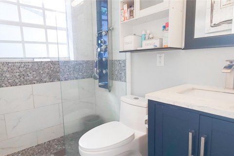 House in Miami, Florida 3 bedrooms, 104.05 sq.m. № 2016059 - photo 20