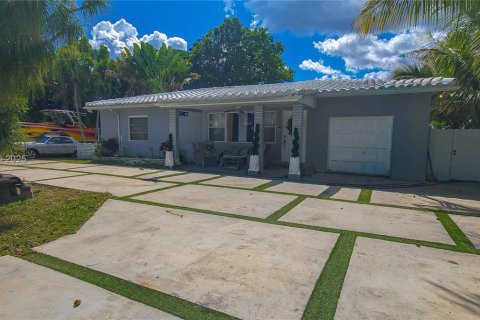 House in Miami, Florida 3 bedrooms, 104.05 sq.m. № 2016059 - photo 2