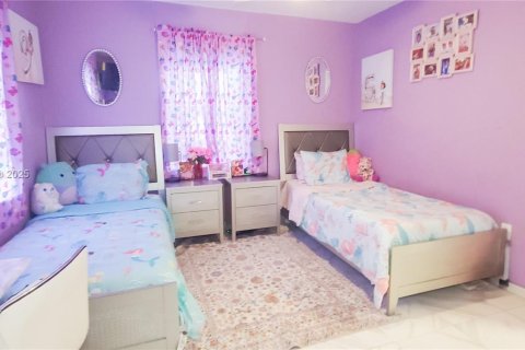 House in Miami, Florida 3 bedrooms, 104.05 sq.m. № 2016059 - photo 14