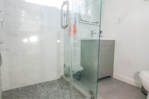 House in Miami, Florida 3 bedrooms, 104.05 sq.m. № 2016059 - photo 22