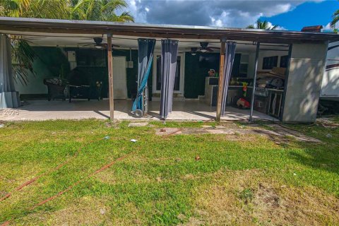 House in Miami, Florida 3 bedrooms, 104.05 sq.m. № 2016059 - photo 30