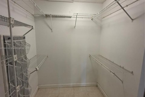 Townhouse in Homestead, Florida 2 bedrooms, 88.35 sq.m. № 2012697 - photo 5