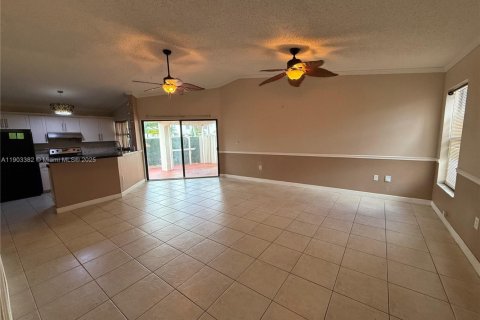 Townhouse in Homestead, Florida 2 bedrooms, 88.35 sq.m. № 2012697 - photo 2