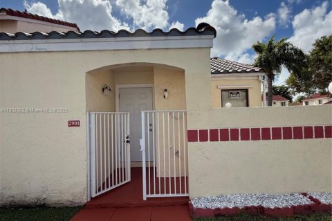 Townhouse in Homestead, Florida 2 bedrooms, 88.35 sq.m. № 2012697