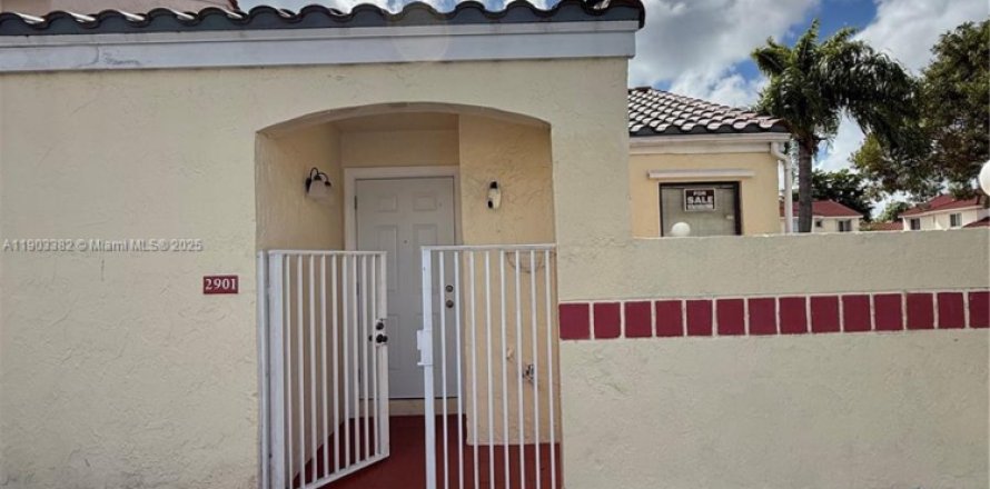 Townhouse in Homestead, Florida 2 bedrooms, 88.35 sq.m. № 2012697