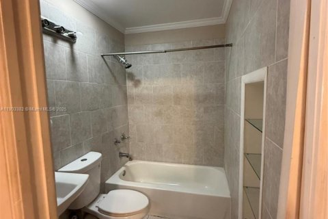 Townhouse in Homestead, Florida 2 bedrooms, 88.35 sq.m. № 2012697 - photo 6