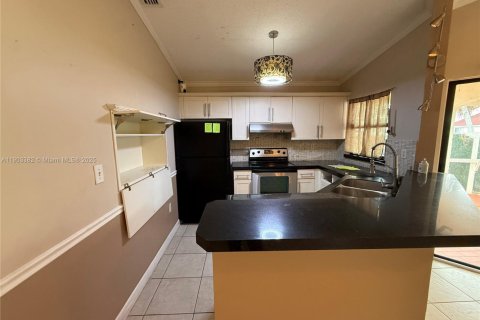 Townhouse in Homestead, Florida 2 bedrooms, 88.35 sq.m. № 2012697 - photo 3