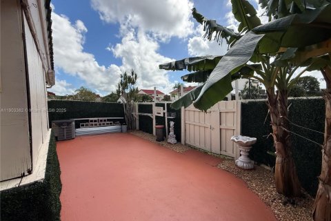 Townhouse in Homestead, Florida 2 bedrooms, 88.35 sq.m. № 2012697 - photo 13