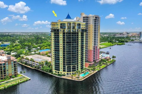 Condo in Fort Myers, Florida, 3 bedrooms  № 1855900 - photo 1