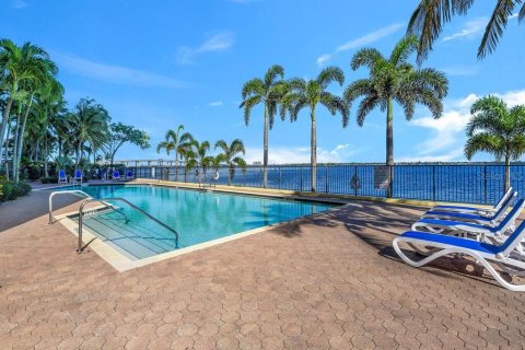 Condo in Fort Myers, Florida, 3 bedrooms  № 1855900 - photo 30