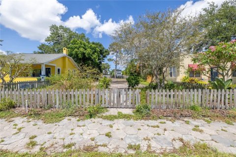 House in Saint Petersburg, Florida 5 bedrooms, 321.91 sq.m. № 1785334 - photo 5
