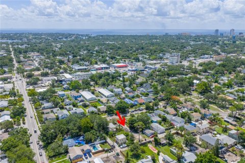 House in Saint Petersburg, Florida 5 bedrooms, 321.91 sq.m. № 1785334 - photo 7