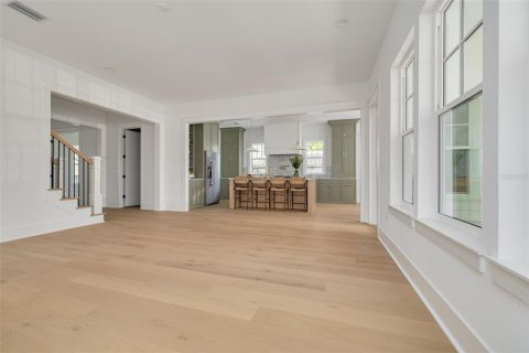 House in Saint Petersburg, Florida 5 bedrooms, 321.91 sq.m. № 1785334 - photo 15