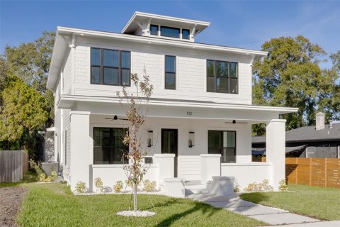 House in Saint Petersburg, Florida 5 bedrooms, 321.91 sq.m. № 1785334 - photo 11