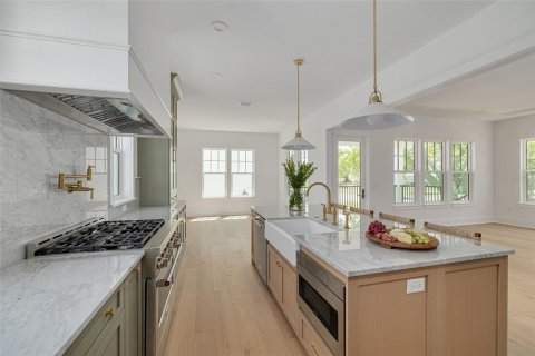 House in Saint Petersburg, Florida 5 bedrooms, 321.91 sq.m. № 1785334 - photo 19