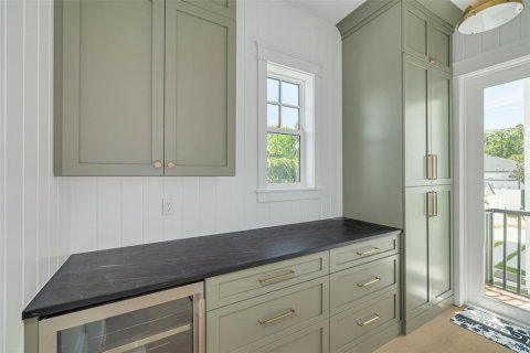 House in Saint Petersburg, Florida 5 bedrooms, 321.91 sq.m. № 1785334 - photo 21