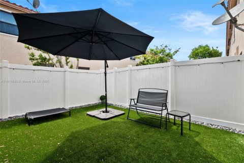 Adosado en venta en Hialeah, Florida, 2 dormitorios, 133.87 m2 № 1963055 - foto 23