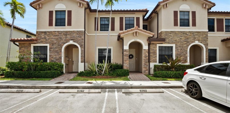 Adosado en Hialeah, Florida 2 dormitorios, 133.87 m2 № 1963055