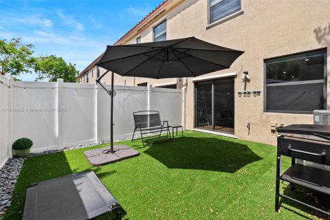 Adosado en venta en Hialeah, Florida, 2 dormitorios, 133.87 m2 № 1963055 - foto 24