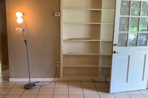 Propiedad comercial en venta en Port Charlotte, Florida, 6 dormitorios, 167.04 m2 № 1735138 - foto 2