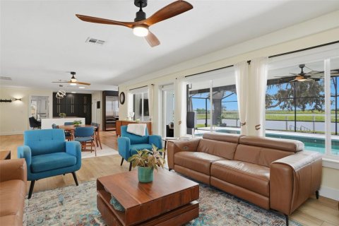 House in Sanford, Florida 3 bedrooms, 209.68 sq.m. № 2101343 - photo 13