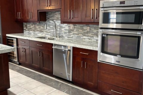 Снять в аренду виллу или дом в Майами, Флорида 4 спальни, 216.18м2, № 2006035 - фото 18