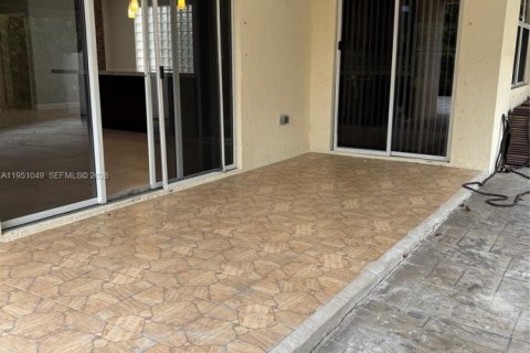 Снять в аренду виллу или дом в Майами, Флорида 4 спальни, 216.18м2, № 2006035 - фото 4