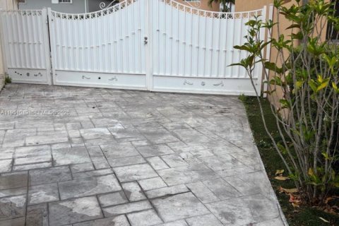 Снять в аренду виллу или дом в Майами, Флорида 4 спальни, 216.18м2, № 2006035 - фото 8