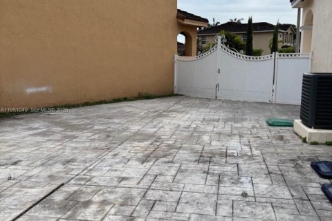 Снять в аренду виллу или дом в Майами, Флорида 4 спальни, 216.18м2, № 2006035 - фото 3