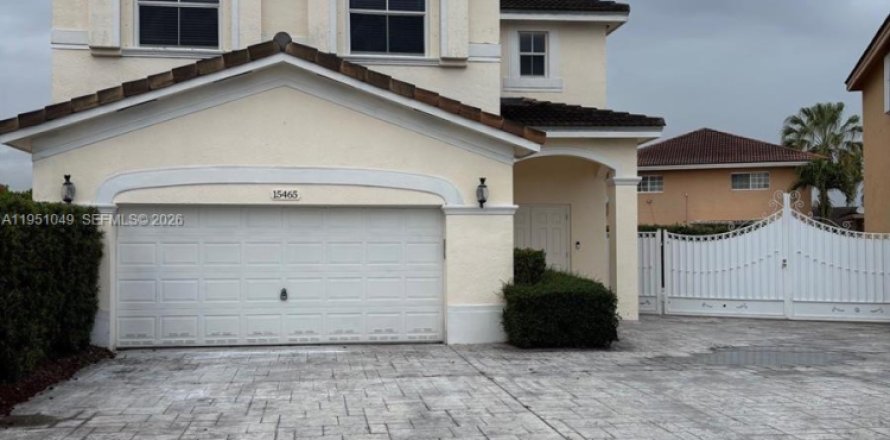 Дом в Майами, Флорида 4 спальни, 216.18м2 № 2006035