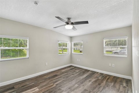 Villa ou maison à vendre à New Smyrna Beach, Floride: 4 chambres, 120.77 m2 № 2284948 - photo 19