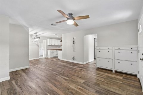 Villa ou maison à vendre à New Smyrna Beach, Floride: 4 chambres, 120.77 m2 № 2284948 - photo 6