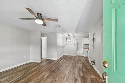 Villa ou maison à vendre à New Smyrna Beach, Floride: 4 chambres, 120.77 m2 № 2284948 - photo 5
