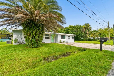 House in New Smyrna Beach, Florida 4 bedrooms, 120.77 sq.m. № 2284948