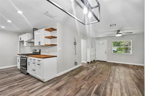 Villa ou maison à vendre à New Smyrna Beach, Floride: 4 chambres, 120.77 m2 № 2284948 - photo 7