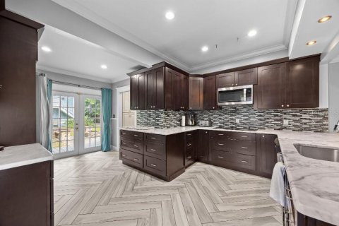 House in Orlando, Florida 6 bedrooms, 289.2 sq.m. № 1808665 - photo 13