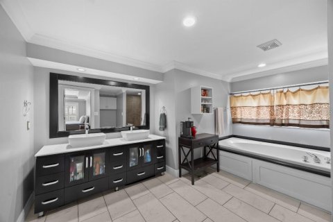 House in Orlando, Florida 6 bedrooms, 289.2 sq.m. № 1808665 - photo 17