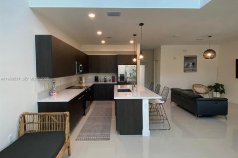 Condominio en venta en Doral, Florida, 2 dormitorios, 121.89 m2 № 2030160 - foto 8