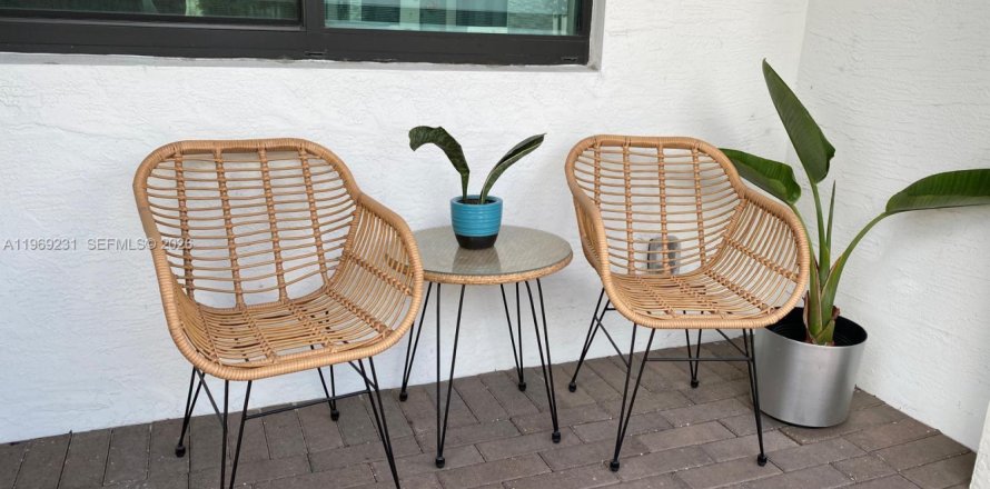 Condominio en Doral, Florida, 2 dormitorios № 2030160