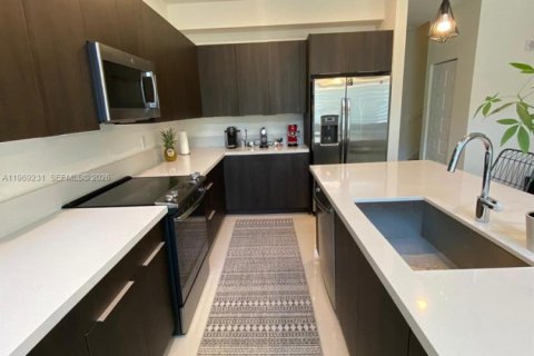 Condominio en venta en Doral, Florida, 2 dormitorios, 121.89 m2 № 2030160 - foto 6