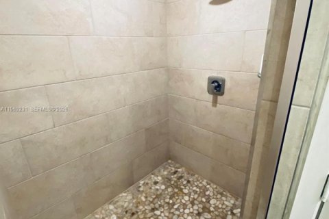 Condominio en venta en Doral, Florida, 2 dormitorios, 121.89 m2 № 2030160 - foto 4