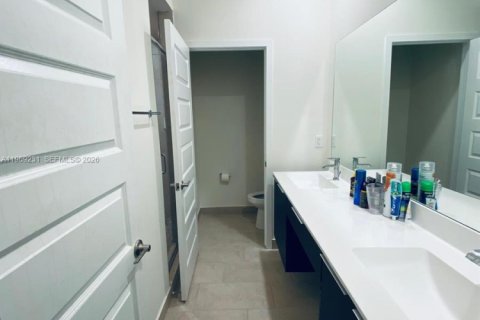 Condominio en venta en Doral, Florida, 2 dormitorios, 121.89 m2 № 2030160 - foto 18