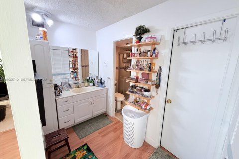 Купить кондоминиум в Халландейл-Бич, Флорида 2 спальни, 120.77м2, № 1984723 - фото 17