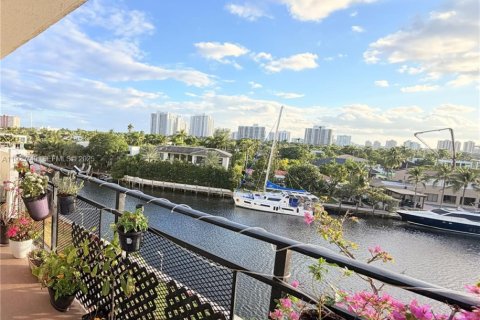 Купить кондоминиум в Халландейл-Бич, Флорида 2 спальни, 120.77м2, № 1984723 - фото 5