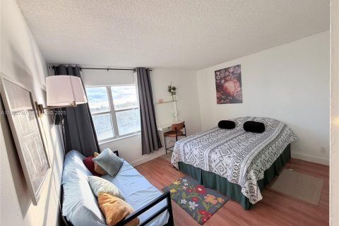 Купить кондоминиум в Халландейл-Бич, Флорида 2 спальни, 120.77м2, № 1984723 - фото 19