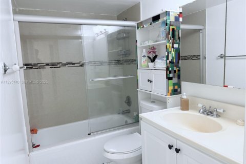 Купить кондоминиум в Халландейл-Бич, Флорида 2 спальни, 120.77м2, № 1984723 - фото 14