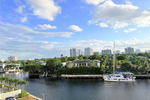 Купить кондоминиум в Халландейл-Бич, Флорида 2 спальни, 120.77м2, № 1984723 - фото 9