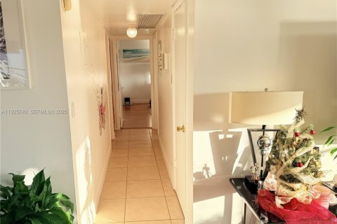 Купить кондоминиум в Халландейл-Бич, Флорида 2 спальни, 120.77м2, № 1984723 - фото 12