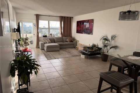 Купить кондоминиум в Халландейл-Бич, Флорида 2 спальни, 120.77м2, № 1984723 - фото 3