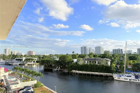 Купить кондоминиум в Халландейл-Бич, Флорида 2 спальни, 120.77м2, № 1984723 - фото 10